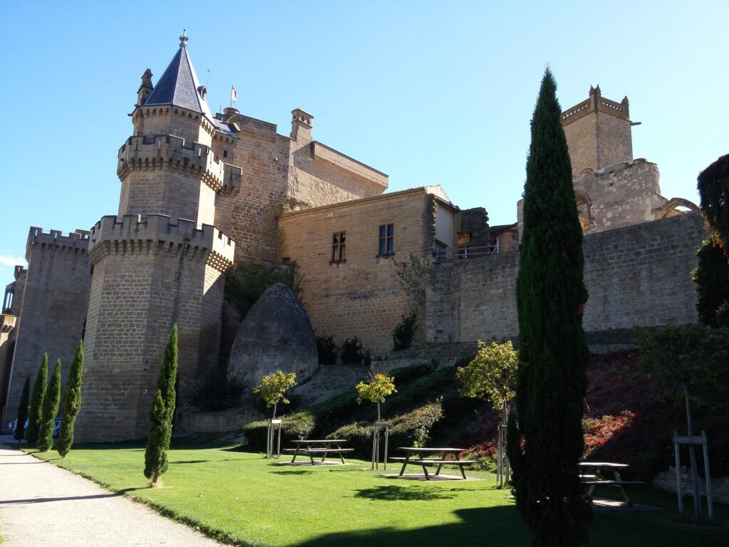 castillo-olite-con-jardin