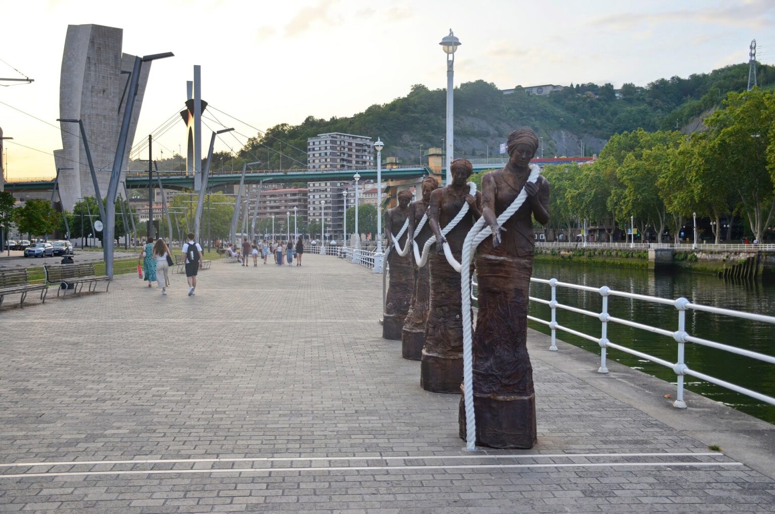 escultura-las-sirgueras-bilbao Escultura las Sirgueras de Bilbao