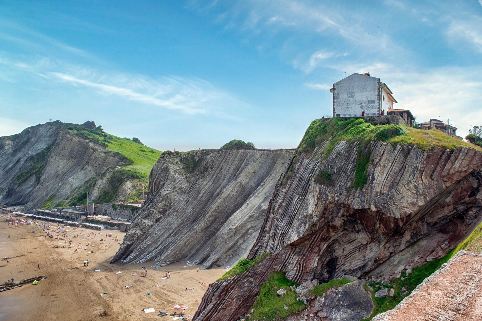 Flych de Zumaia con la hermita